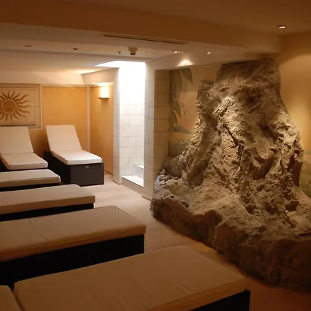 Alpenhotel Regina 4* נאודרס