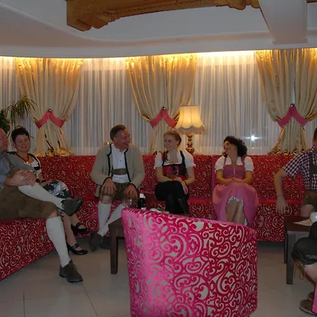 מלון Alpenhotel Regina 4*