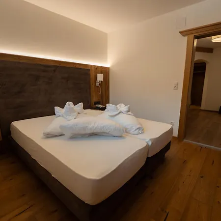Alpenhotel Regina 4* נאודרס