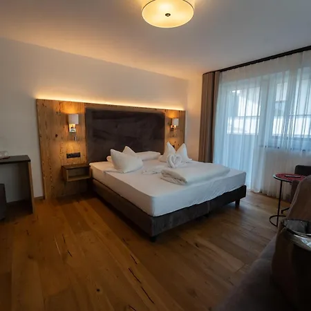 מלון Alpenhotel Regina