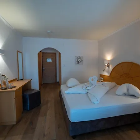 Alpenhotel Regina נאודרס