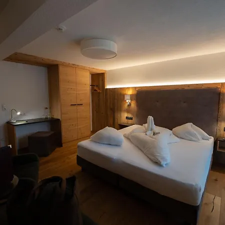 Alpenhotel Regina מלון