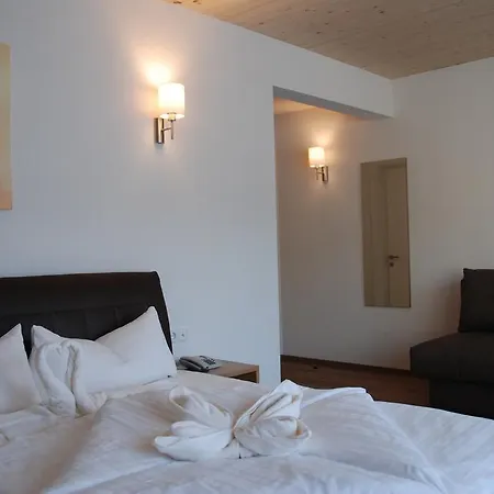 Alpenhotel Regina מלון