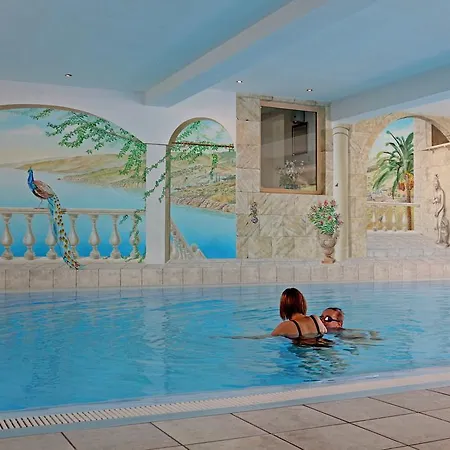 Alpenhotel Regina מלון