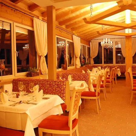 מלון Alpenhotel Regina 4*