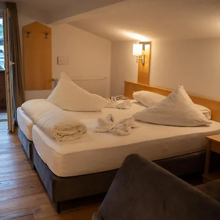 Alpenhotel Regina 4* נאודרס