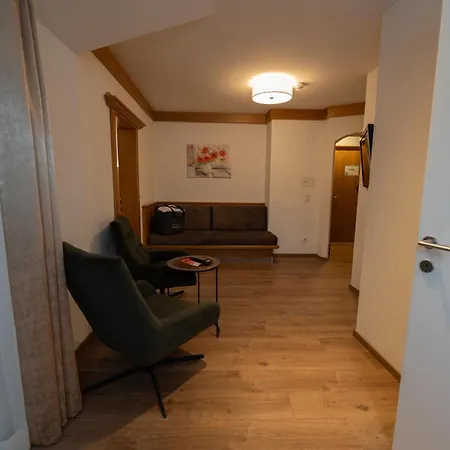 מלון Alpenhotel Regina 4*