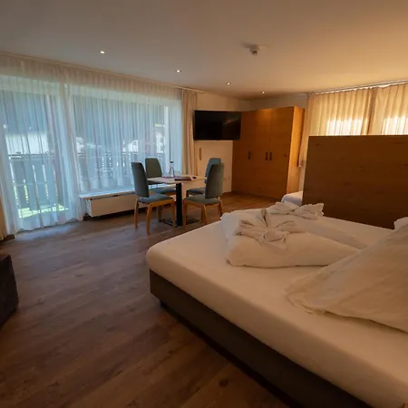 Alpenhotel Regina נאודרס